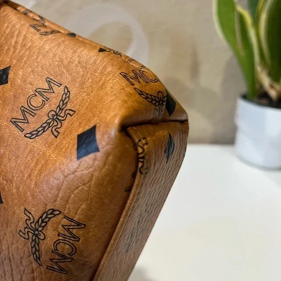 MCM COGNAC VISETOS POUCH - Picture 5 of 9